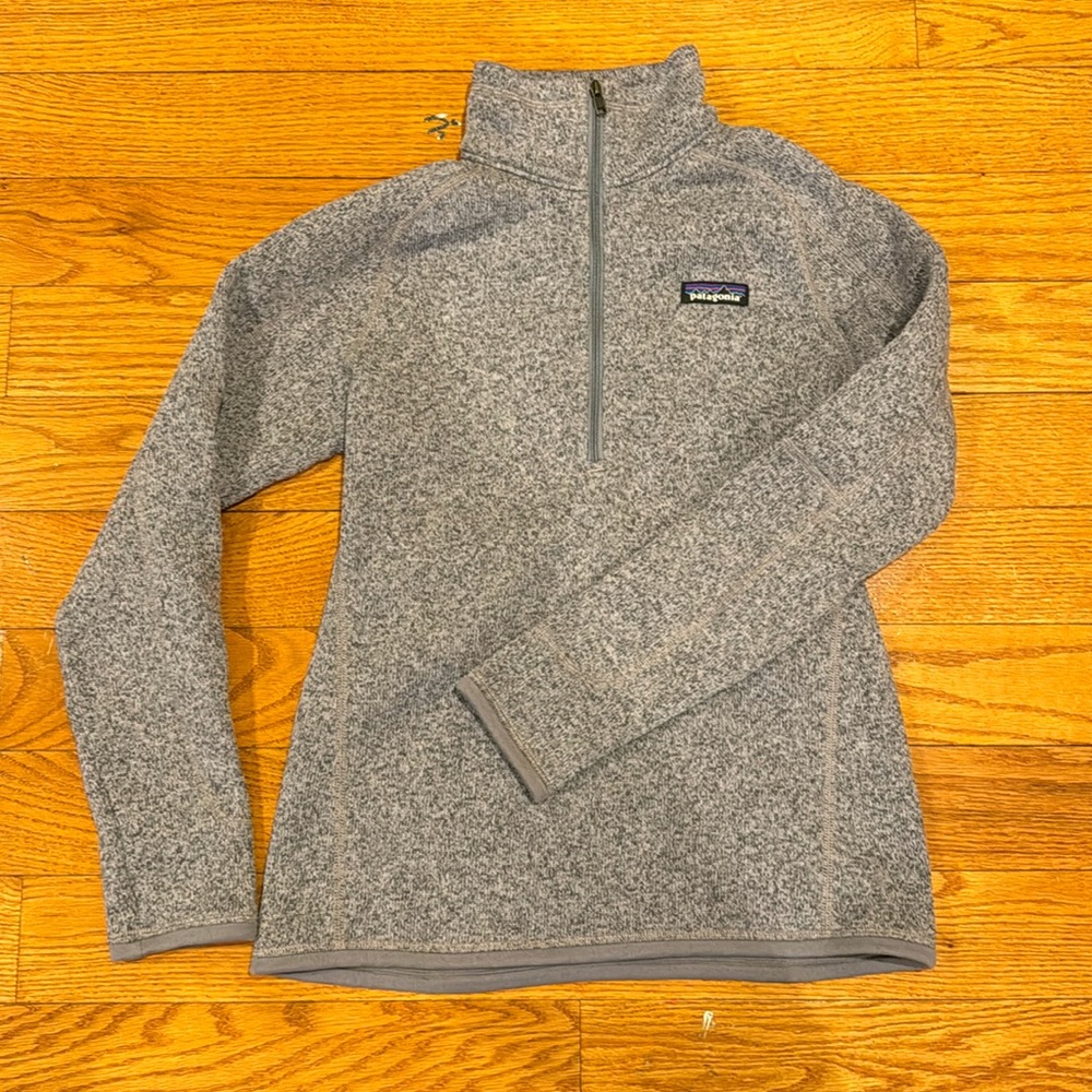 Patagonia half zip purple fleece, side pocket on the left sleeve, very warm